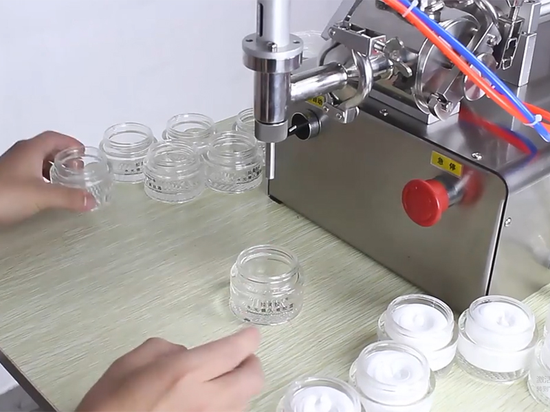 半自动膏体灌装机：矫捷高效的包装解决规划