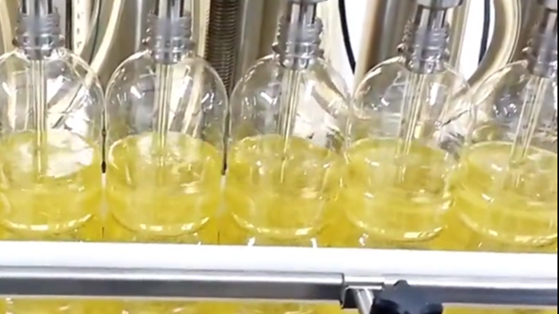 全自动食用油灌装机：提升出产效能与产品质量的关键设备