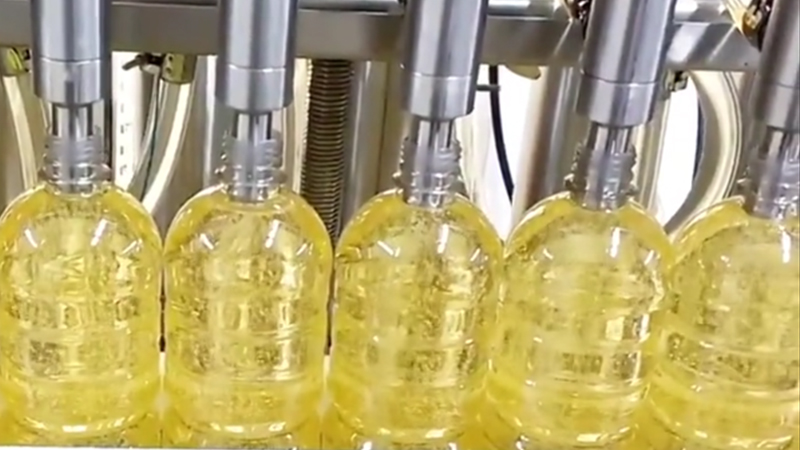 全自动食用油灌装机：提升出产效能与产品质量的关键设备